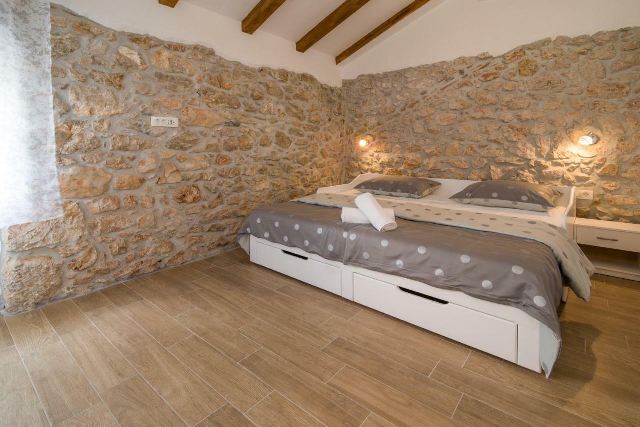 Apartments Tara Vrbnik Extérieur photo